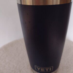 Yeti Rambler 20 oz Navy Tumbler with Slide Lid